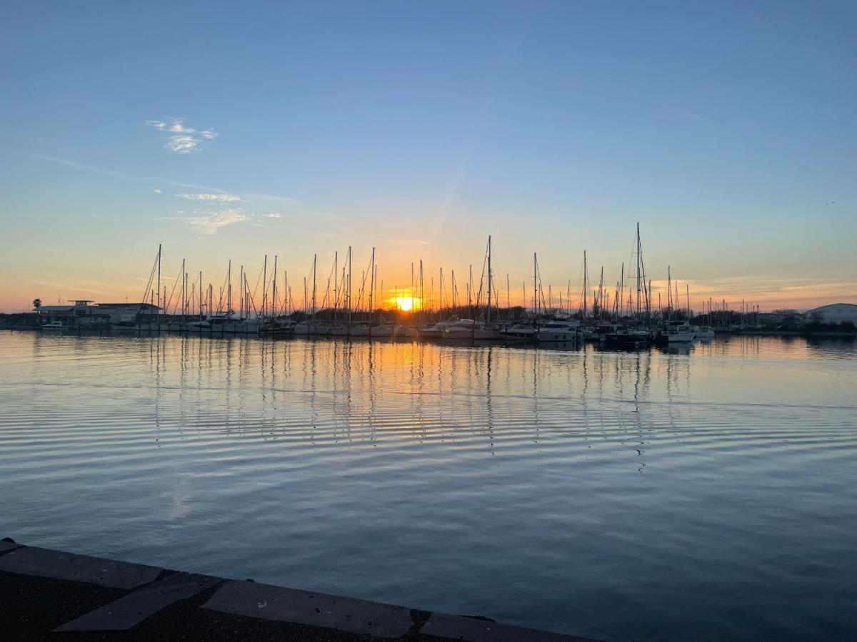 Studio - Les Pieds Dans L'Eau Agreable En Toutes Saisons 4 Couchages - Climatisation - Parking Prive - Piscine Sur Mer - Vue Magnifique Et Rare - Situation Optimum - Les Argonautes - Ile Des Pecheurs - Cap D'Agde Zewnętrze zdjęcie